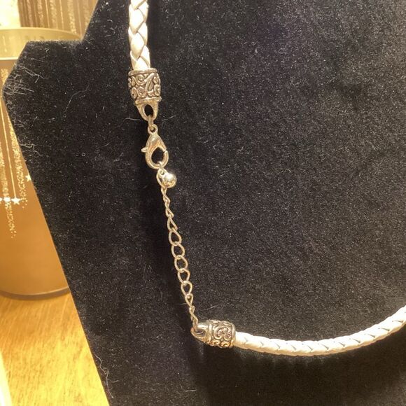 White Braided Faux Pearl Choker Necklace - Picture 3 of 5